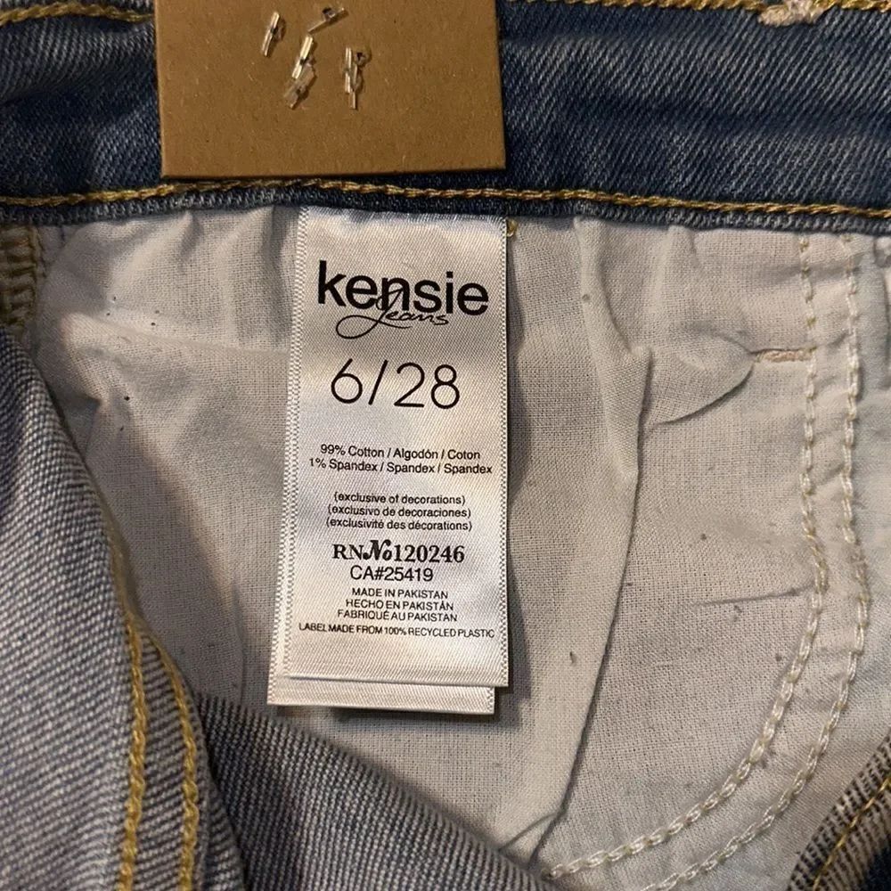 kensie 6/28 Vintage Luxe High Rise Raw Hem Distressed Blue Med Wash Shorts - Picture 13 of 15